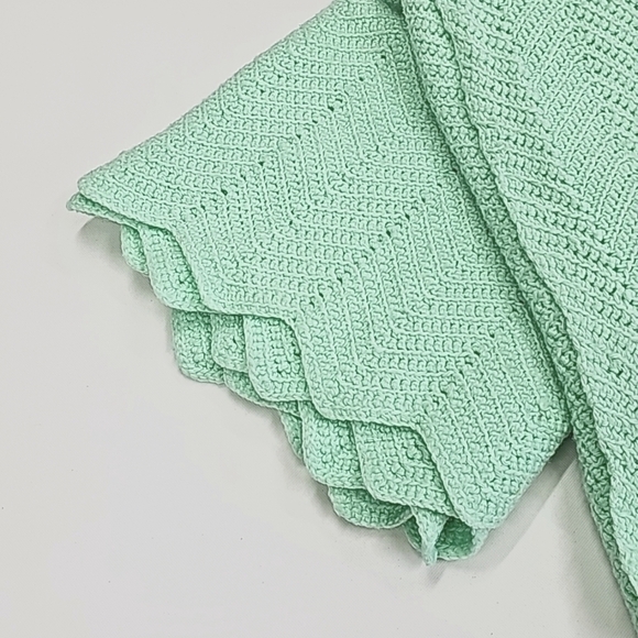 Auqa zigzag edge crochet afghan - Picture 2 of 4